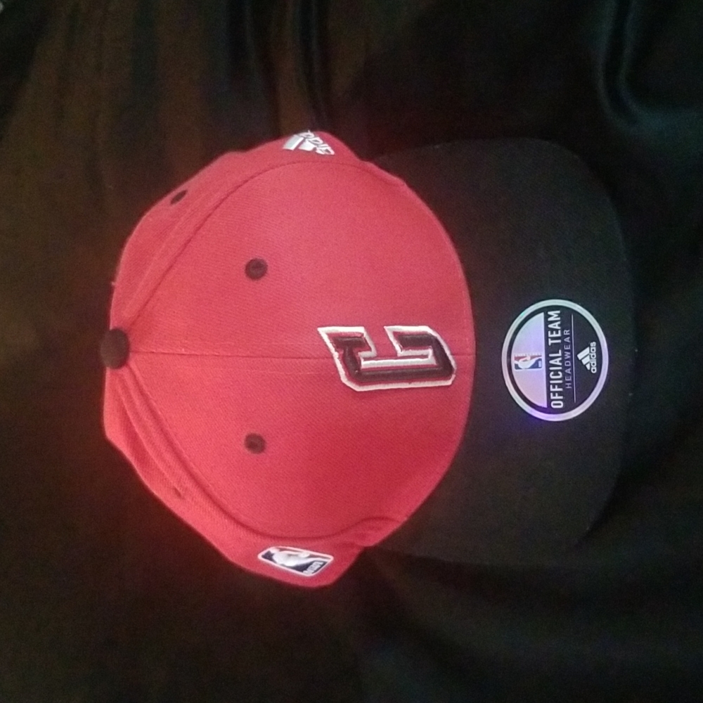 Adidas Chicago Bulls cap red